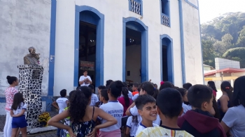 Alunos da rede municipal de ensino participam de visita guiada à Igreja de São Francisco e arredores