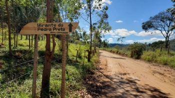 Prefeitura realiza ação de preservação ambiental no Mirante da Pedra Preta