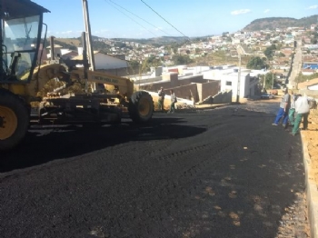 Ruas da cidade recebem novo asfalto