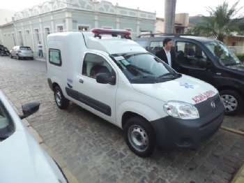 Prefeitura adquiri nova ambulância para o município