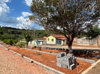 Prefeito visita obras de revitalização em Inácio Caetano