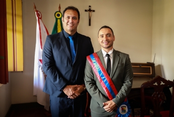 Prefeito eleito Gleytinho do Valério e vice Xandy Gondim tomam posse