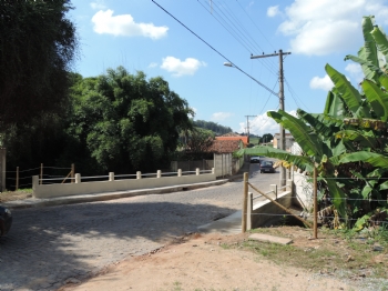 Reforma da grade de proteção de ponte no bairro Nossa Senhora das Graças é concluída