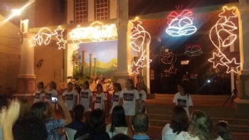 Natal Iluminado leva apresentações de dança e música à Praça do Coreto