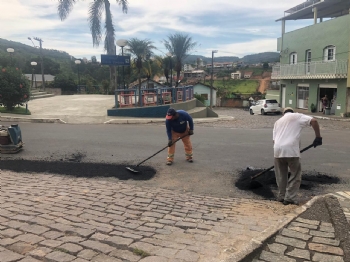 Prefeitura realiza operação tapa-buracos em toda a cidade