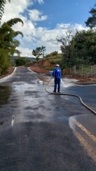 Novo asfalto chega ao Bairro Silvio Dias e três ruas que aguardam há anos  são pavimentadas