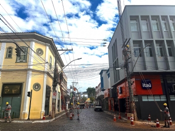 Itapecerica Avança: Centro histórico recebe nova e moderna rede elétrica
