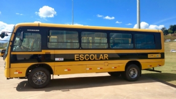 Itapecerica recebe do Governo do Estado novo ônibus escolar