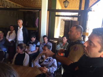 Prefeitura e Polícia Militar se reúnem com moradores de Lamounier para tratar sobre a segurança no distrito